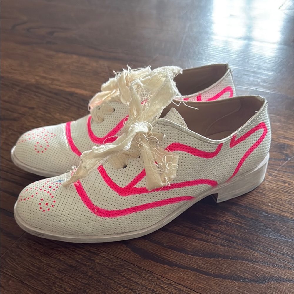 Esquivel Pink and White Flats with Vintage Brogue Style